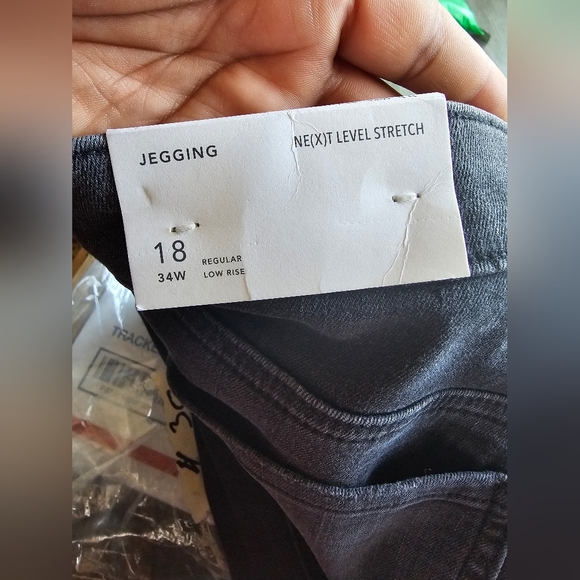 American Eagle Women's Black Faded Stretch Jegging - Picture 6 of 12